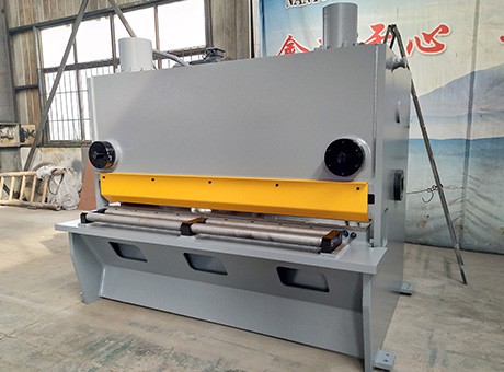 非標(biāo)12X2000閘式剪板機(jī)