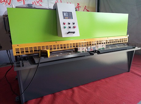 QC12Y-6X3200擺式剪板機-移動面板-E21S
